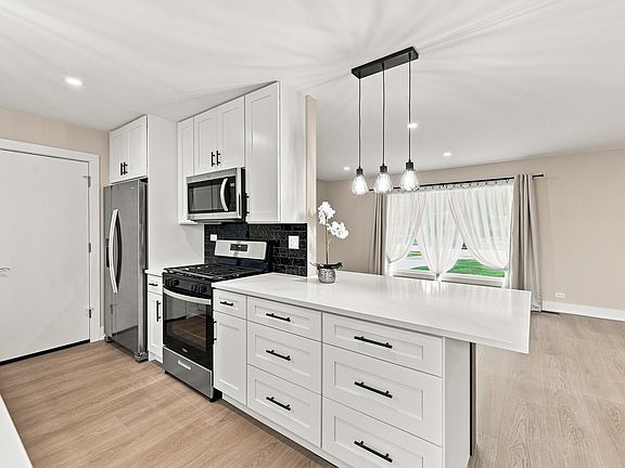 5th image of 352 Sioux Ln