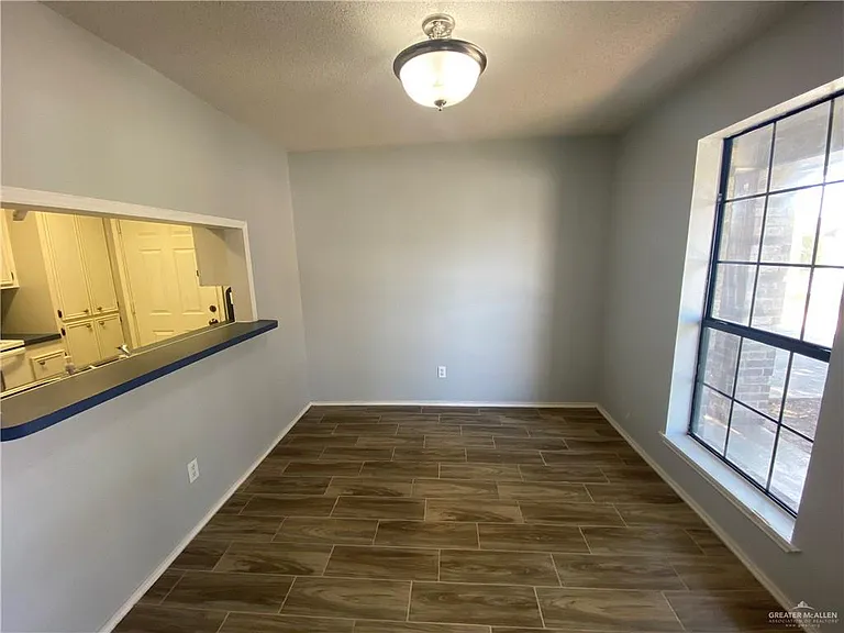 2203 E Coma Ave — Photo 7