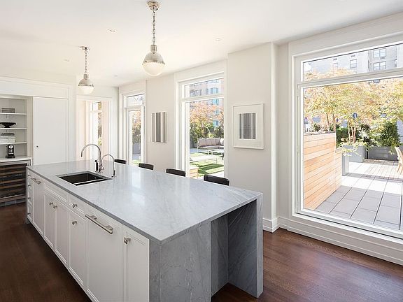 5th image of 33 E 74th St Unit Penthouse 2