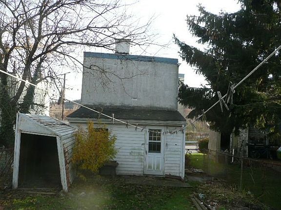 2nd image of 225 W Lancaster Ave