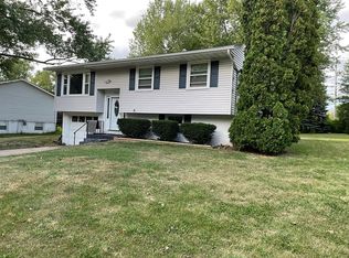 2720 E 35th St, Davenport, IA