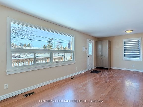 5th image of 2232 Queensway Dr