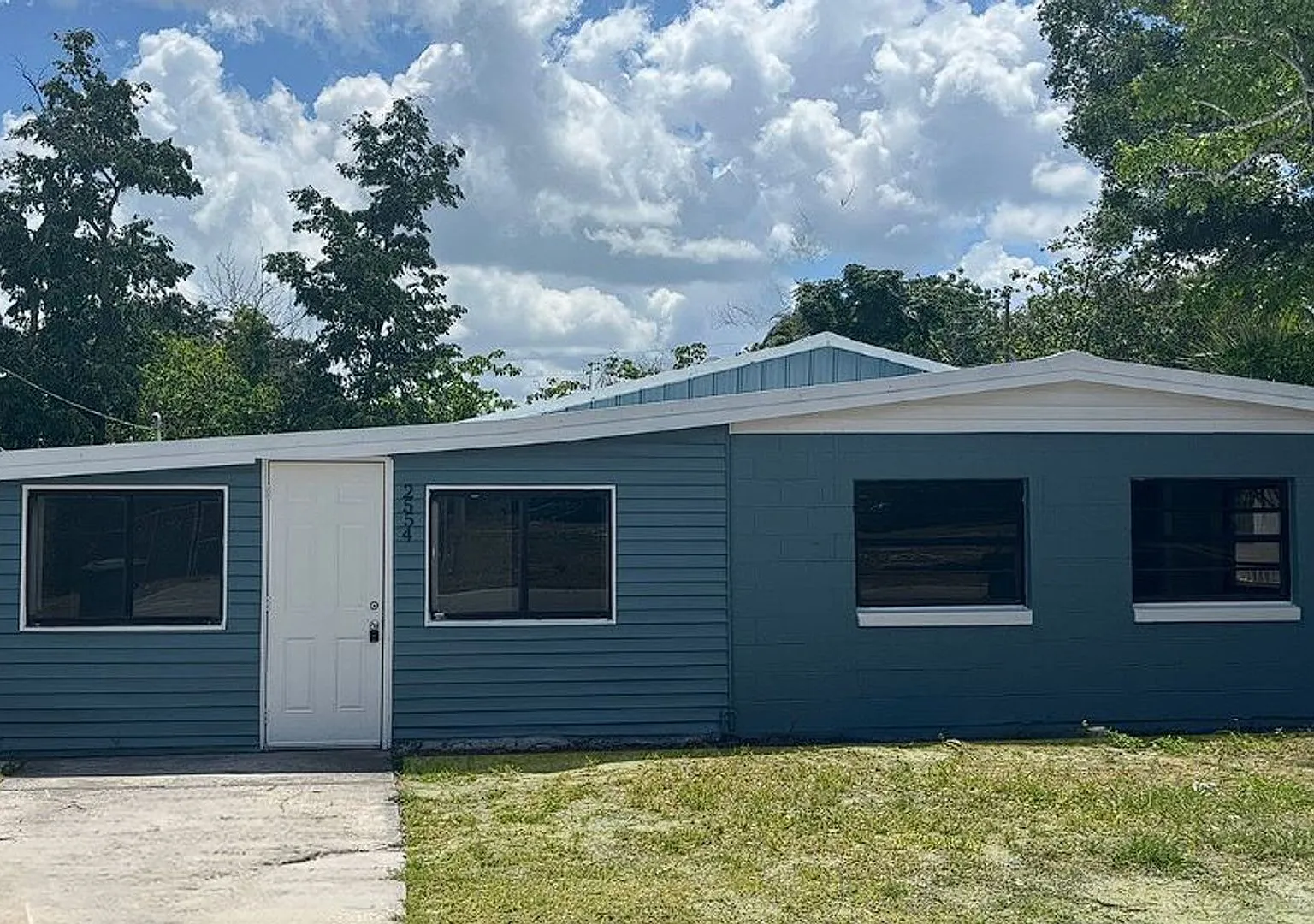 Spacious Remodeled 6BR/1BA Home with Fenced Backyard in Winter Haven! — Photo 1
