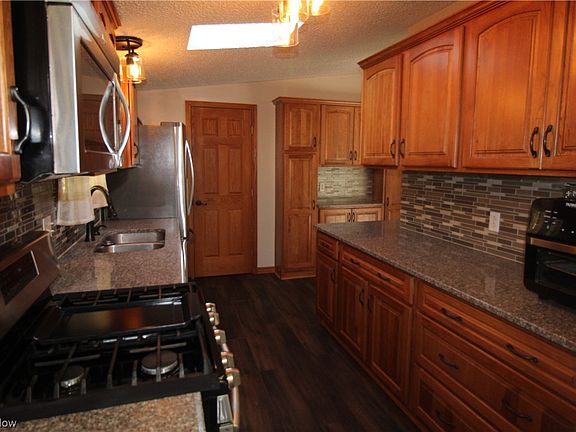 3rd image of 340 Lincoln View Dr