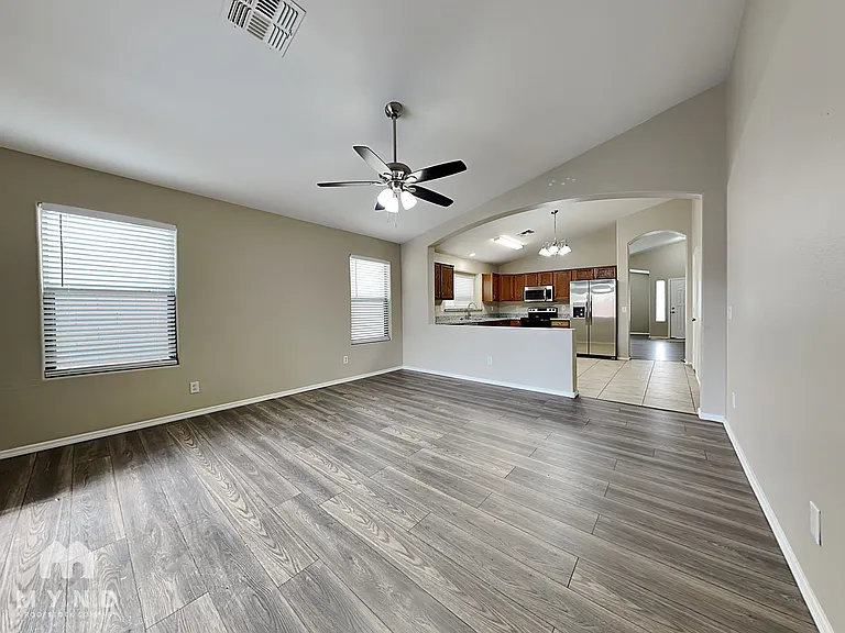 1034 E Saddle Way — Photo 6