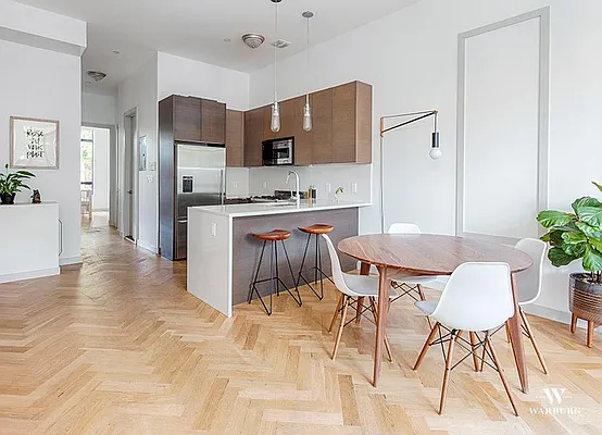 Sold by Warburg | media 22