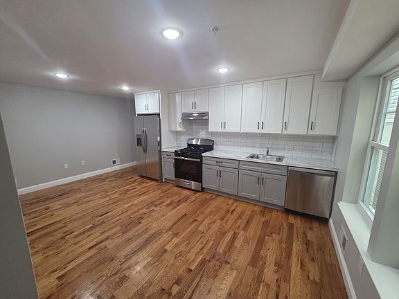 5th image of 214 S 10th St #2