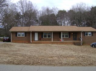 3230 23rd Ave NE, Hickory, NC 28601