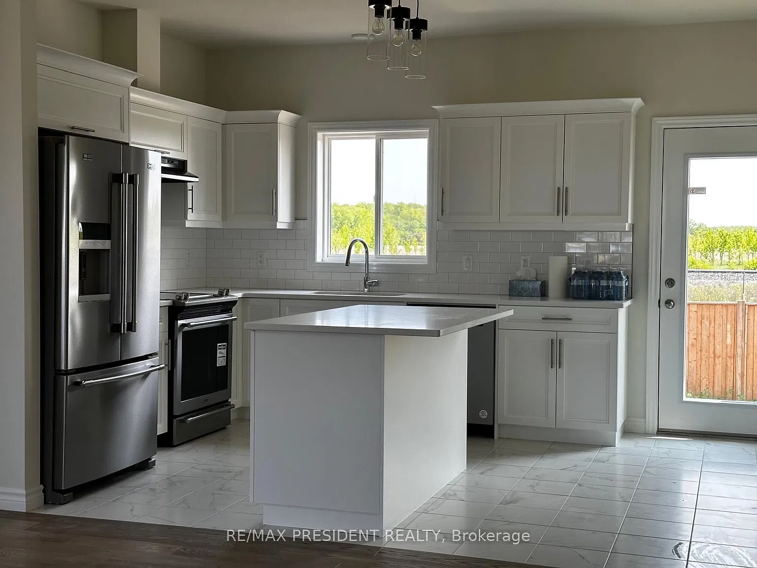 4 bed, $3,099 — Photo 2