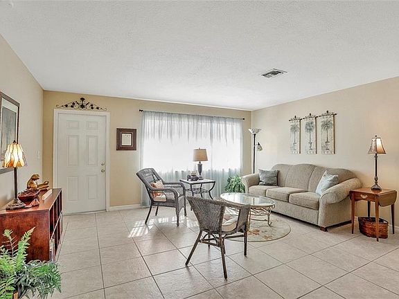 4th image of 1735 Coral Point Dr