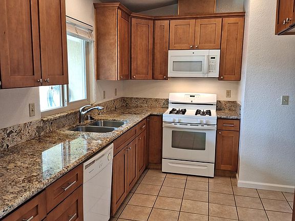 4th image of 1408 Hickory St