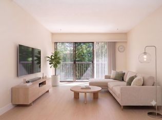 15020 N Bluff Rd #208, White Rock, BC V4B 5A4