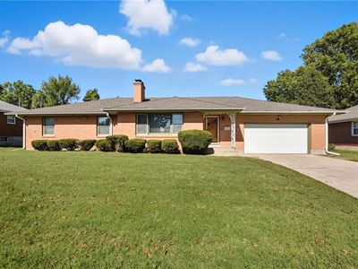 100 NE 64th St, Kansas City, MO, 64118