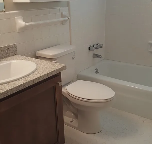 Chateau Orleans Apartments — Photo 55