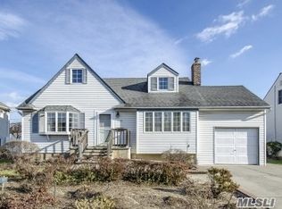 3595 Sarah Dr, Wantagh, NY 11793