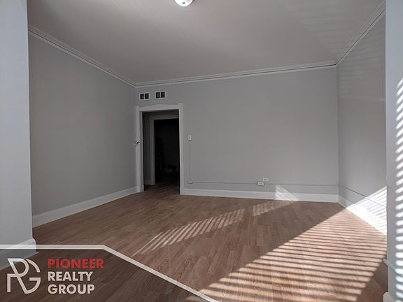 5th image of 3700 W Wrightwood Ave #1