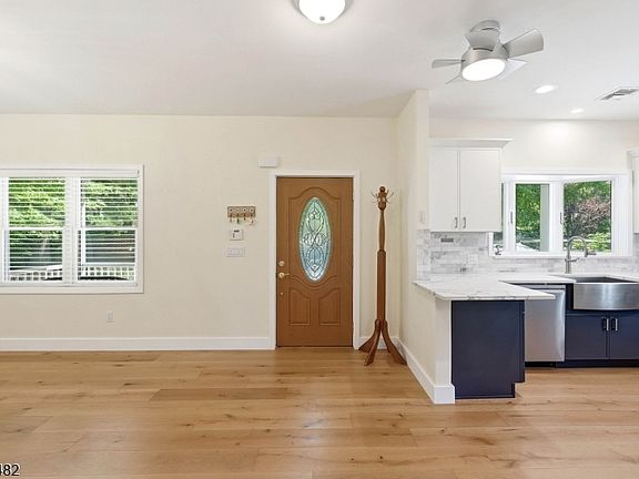 5th image of 212 Long Pond Rd