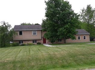 1031 Palomino Dr, Fairborn, OH 45324