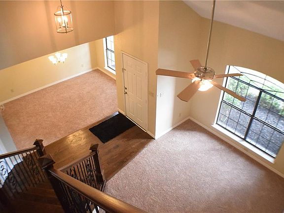 3rd image of 812 Edmonton Dr
