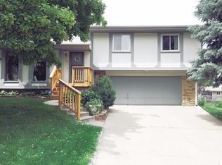 310 Pioneer Rd, Papillion, NE 68046