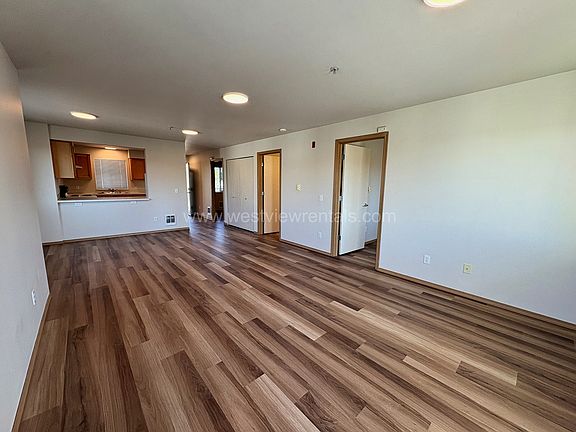 5th image of 139 Prince Ave Unit 301
