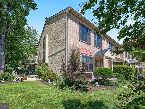 2nd image of 555 Canterbury Rd W