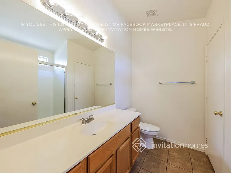 12910 W Holly St — Photo 14