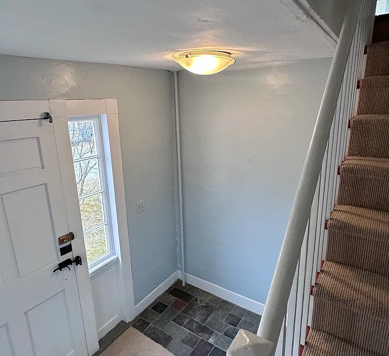 Private entry to apartment