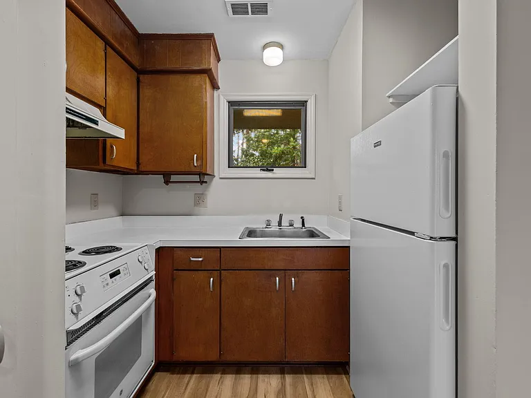 117 Bernhurst Rd — Photo 11