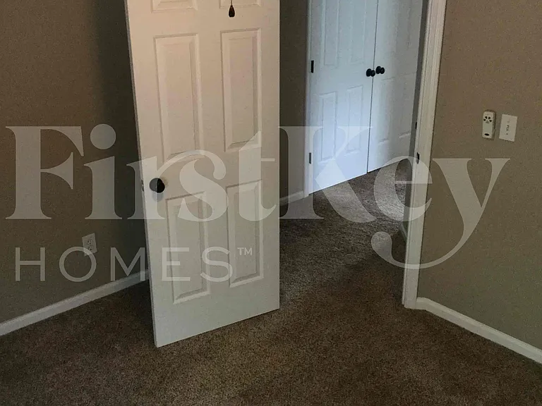 1115 Ivey Ln — Photo 12