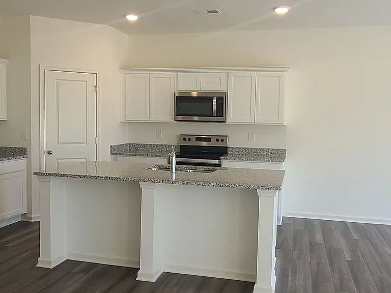 132 Verona Dr — Photo 2