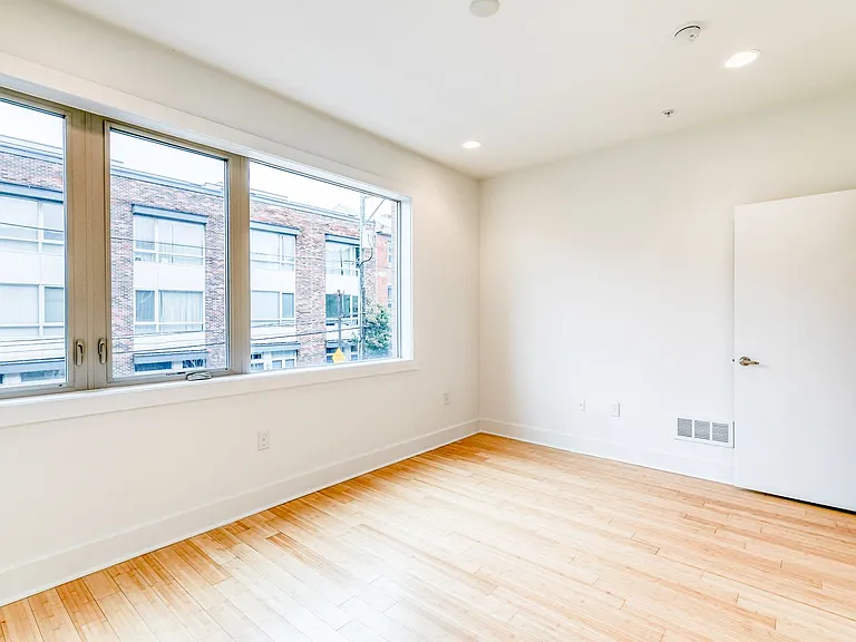 919 N 5th St #13 — Photo 17