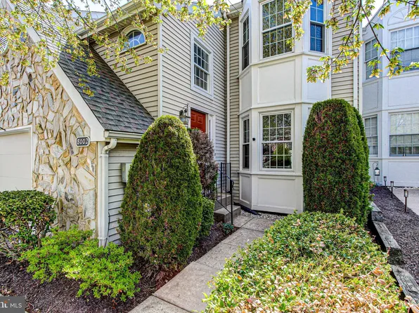 8002 Birdie Ln, Doylestown, PA 18901