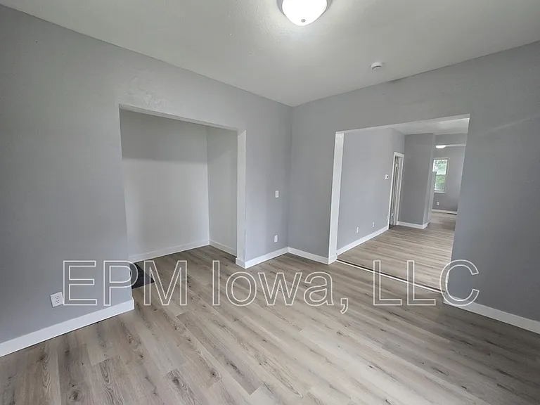 1527 4th Ave SE — Photo 3