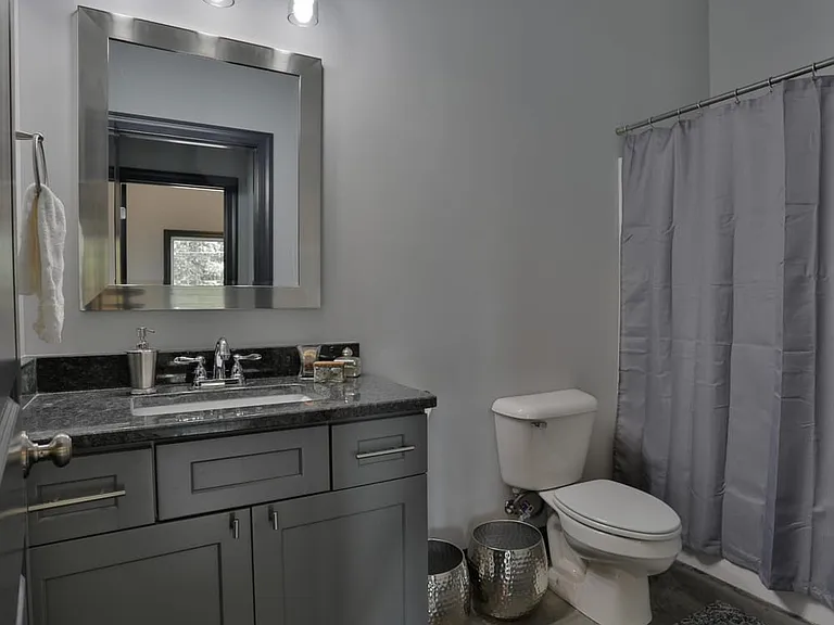 2411 Vine St — Photo 15
