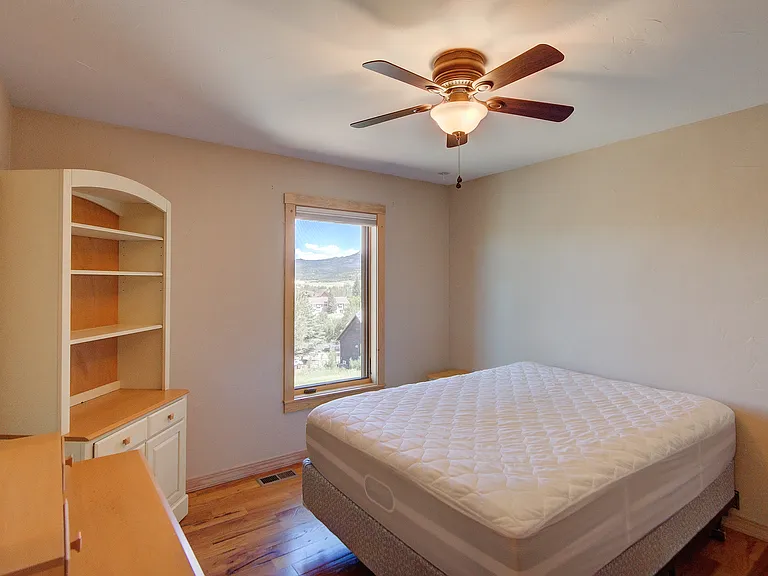 Large queen bedroom