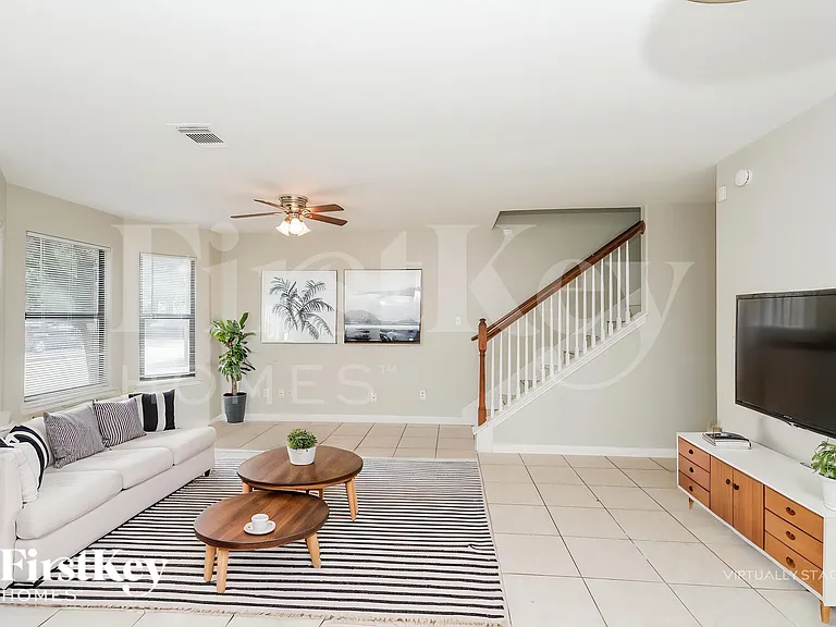 2920 La Estancia Ln — Photo 3