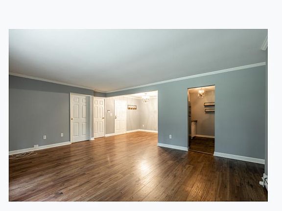 3rd image of 152 Heidel Rd APT 3
