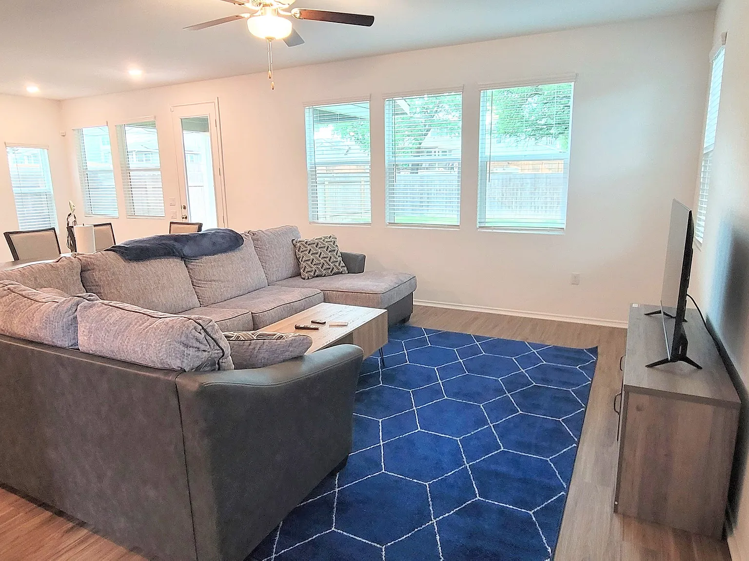 1100 Winnie Dr — Photo 2