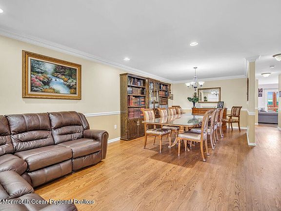 5th image of 109 N Crest Pl