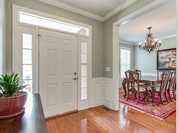 4th image of 2714 Chatham Ct