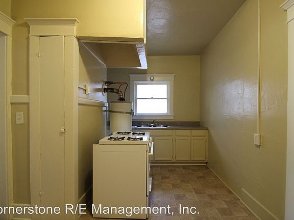 5th image of 458 1/2 W Vernon Ave