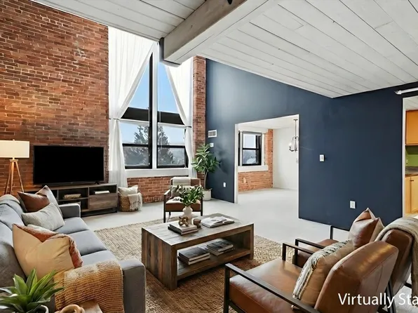 33 Maplewood Ave APT 310, Gloucester, MA 01930