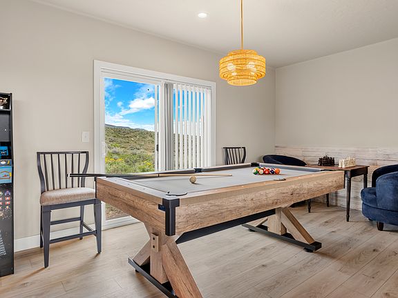 2nd image of 421 W Bluegrass Way