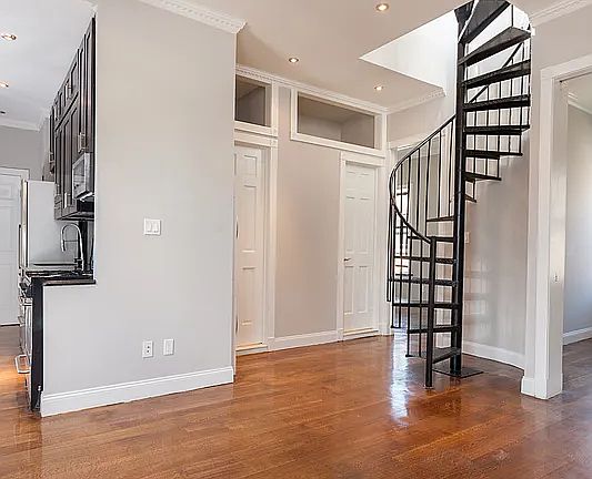 2nd image of 338 E 100th St APT 6B