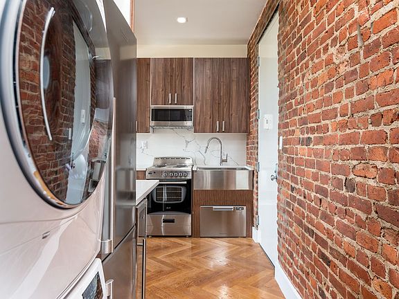 3rd image of 941 Washington Ave #434