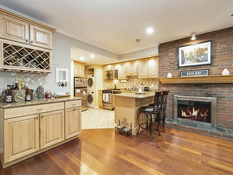 271 Beacon St #A — Photo 6