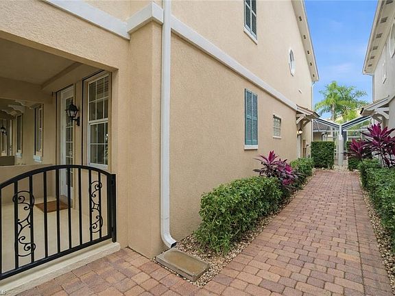 3rd image of 28285 Jeneva WAY