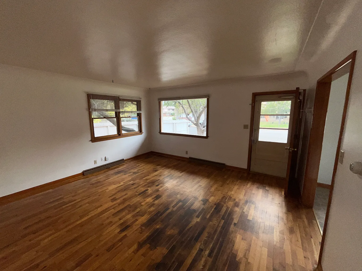 3 bed, 1092 sqft, $2,100 — Photo 3