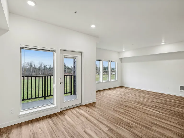 Large windows allow tons of light Large windows allow tons of light